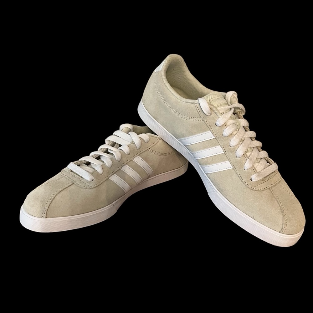 Adidas Courtset light green/white women’s sneakers. Size 10.